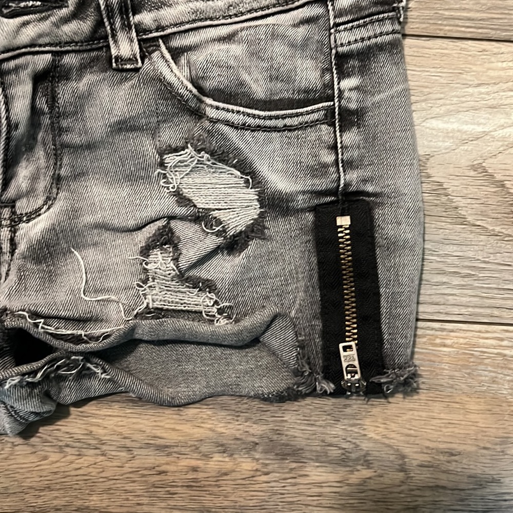 Shorts - Picture 2 of 4